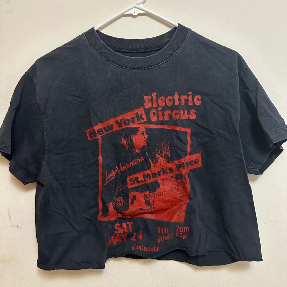 Brandy Melville Electric Circus cropped tee 🎸